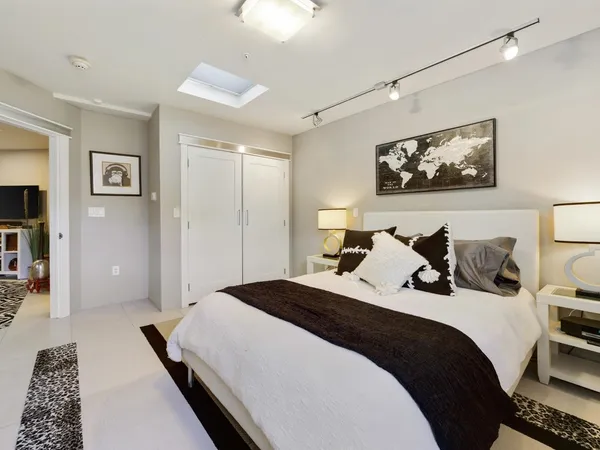 a view of yard from balcony