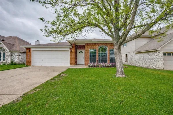 $1,950 | 10264 Sunset View Drive, Fort Worth, TX 76108
