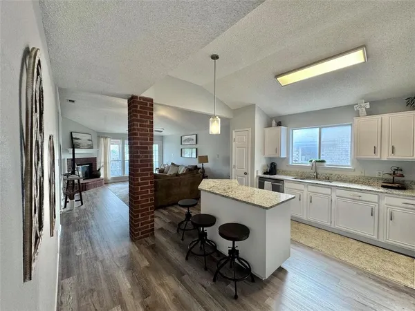 $1,950 | 10264 Sunset View Drive, Fort Worth, TX 76108