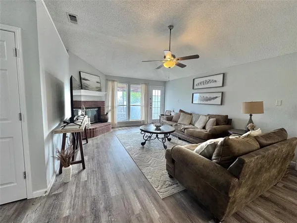 $1,950 | 10264 Sunset View Drive, Fort Worth, TX 76108