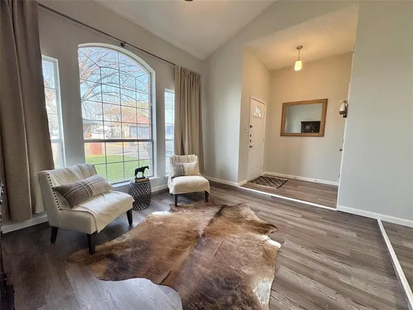 $1,950 | 10264 Sunset View Drive, Fort Worth, TX 76108