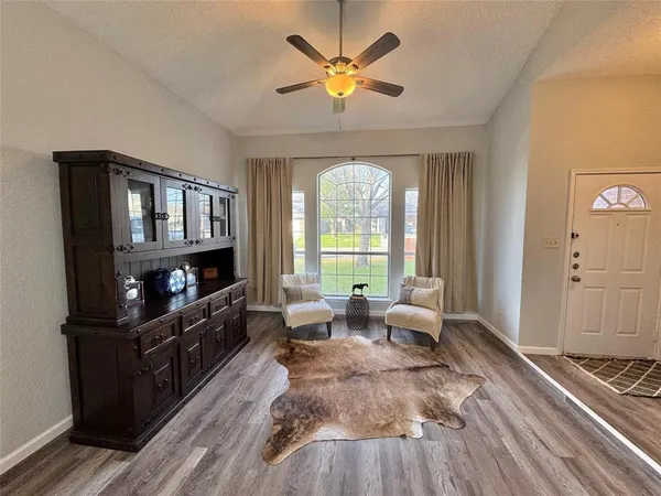 $1,950 | 10264 Sunset View Drive, Fort Worth, TX 76108