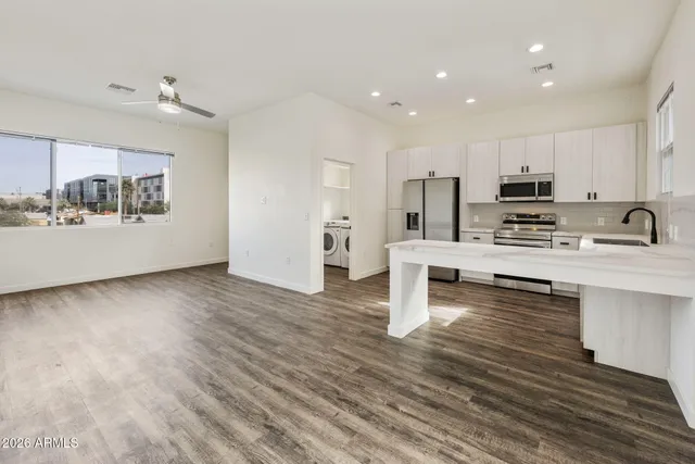 $2,595 | 406 West 7th Street, Unit 1009, Tempe, AZ 85281