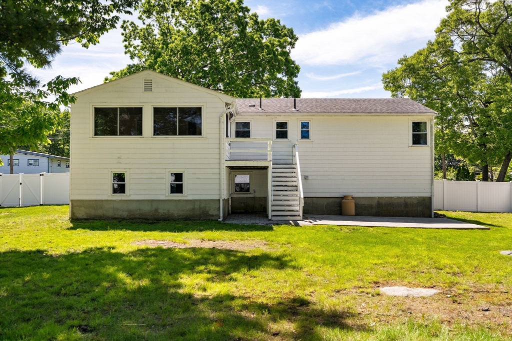 37 Old Coach Road Braintree, MA 02184 - Photo 25 of 27