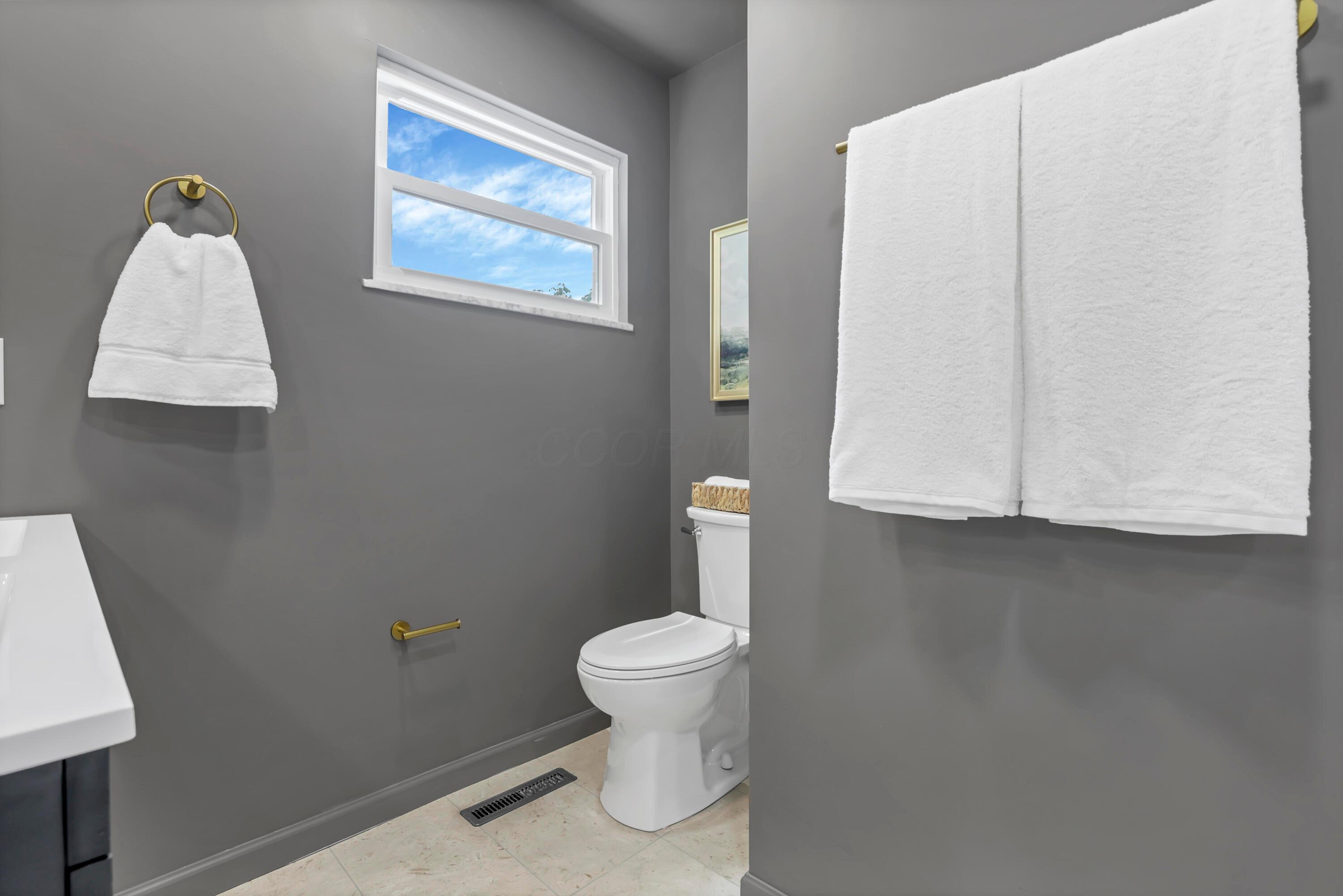 1285 Kingsgate Road Columbus, OH 43221 - Photo 27 of 56 Primary bathroom