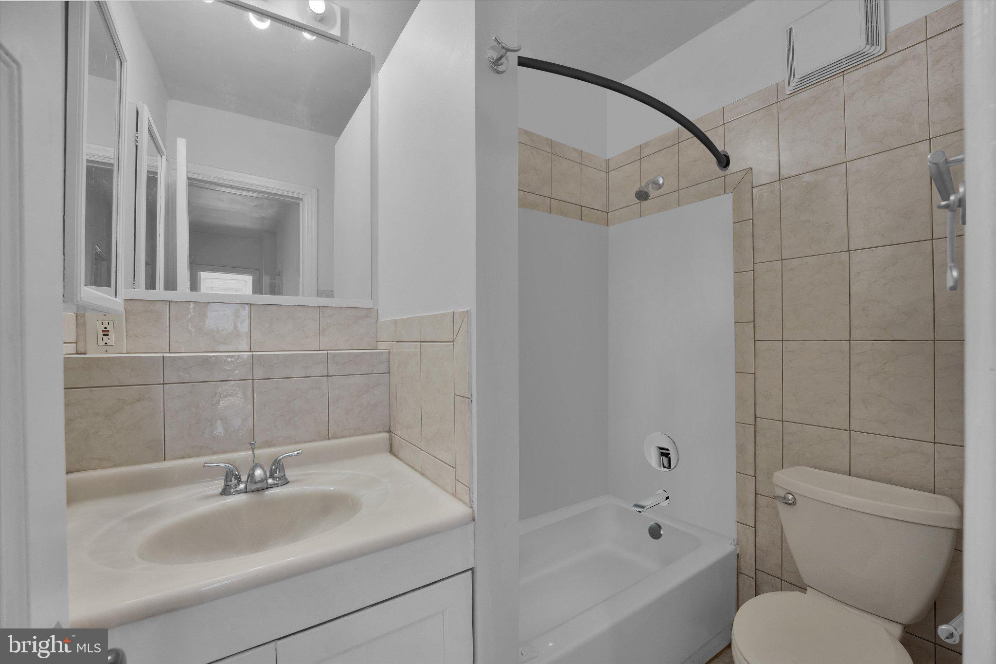 890 North Stillman Street Philadelphia, PA 19130 - Photo 19 of 28 Modern bathroom with elegant tiles.