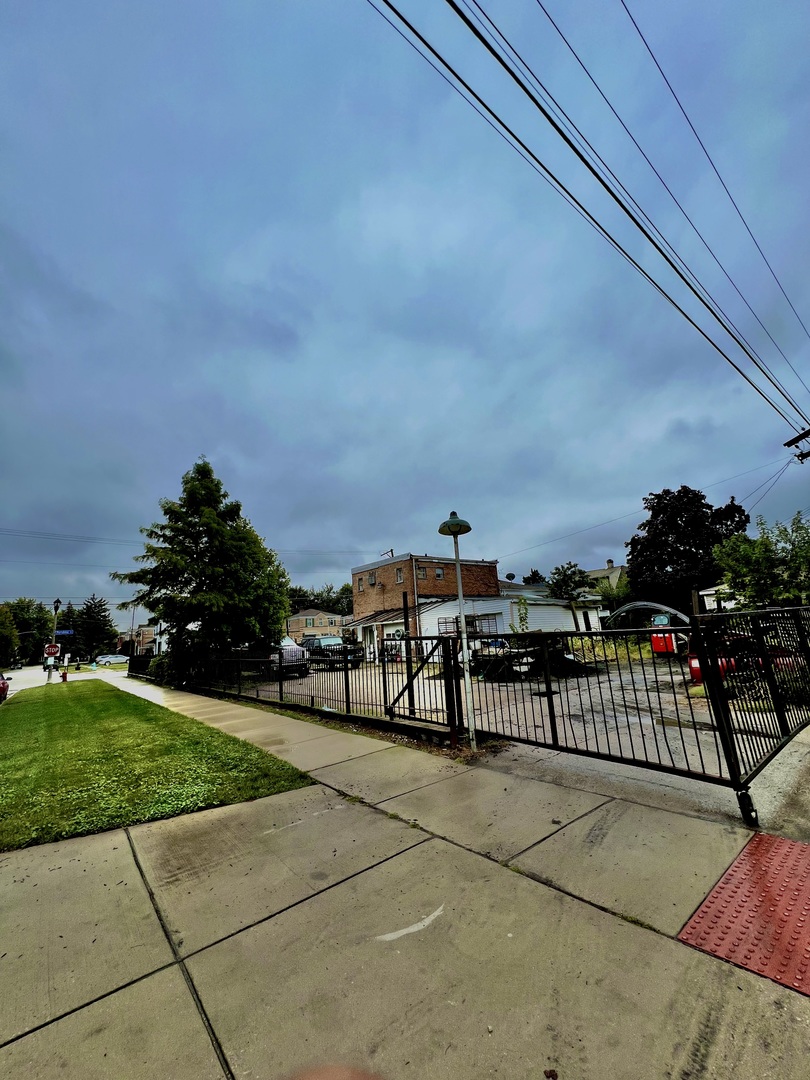 7032 Pershing Road Berwyn, IL 60402 - Photo 4 of 4