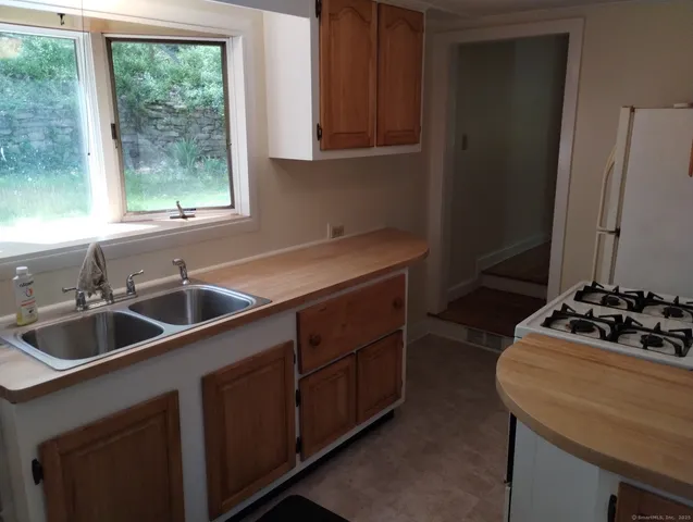 $2,200 | 15 Laurel Street, Chester, CT 06412