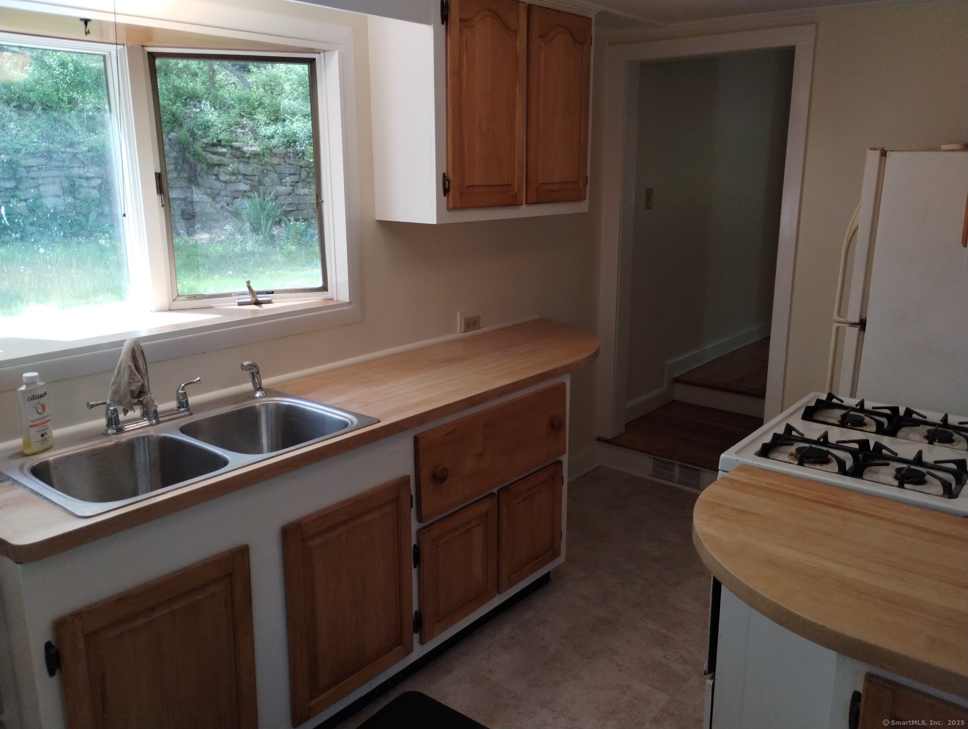 15 Laurel Street Chester, CT 06412 - Photo 5 of 20