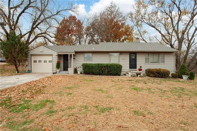 $179,900 | 6811 Blue Parkway, Kansas City, MO 64129