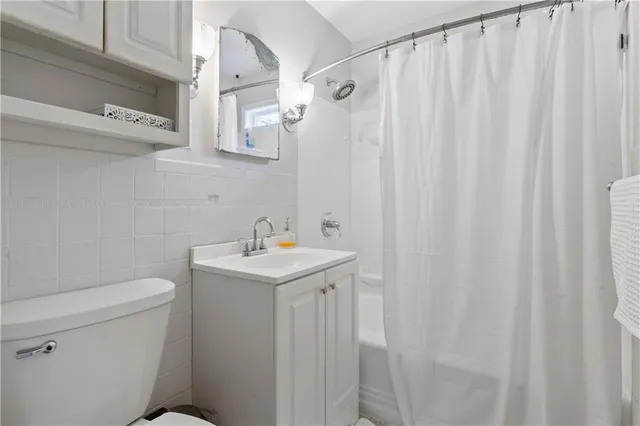 $179,900 | 6811 Blue Parkway, Kansas City, MO 64129