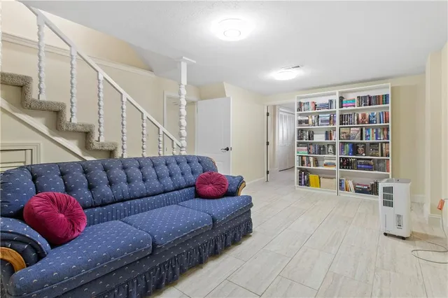 $179,900 | 6811 Blue Parkway, Kansas City, MO 64129