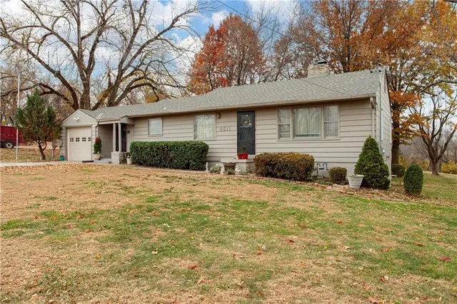 $179,900 | 6811 Blue Parkway, Kansas City, MO 64129