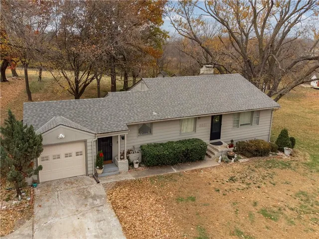 $179,900 | 6811 Blue Parkway, Kansas City, MO 64129