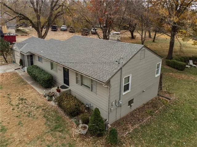$179,900 | 6811 Blue Parkway, Kansas City, MO 64129