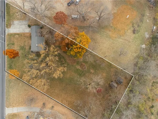 $179,900 | 6811 Blue Parkway, Kansas City, MO 64129