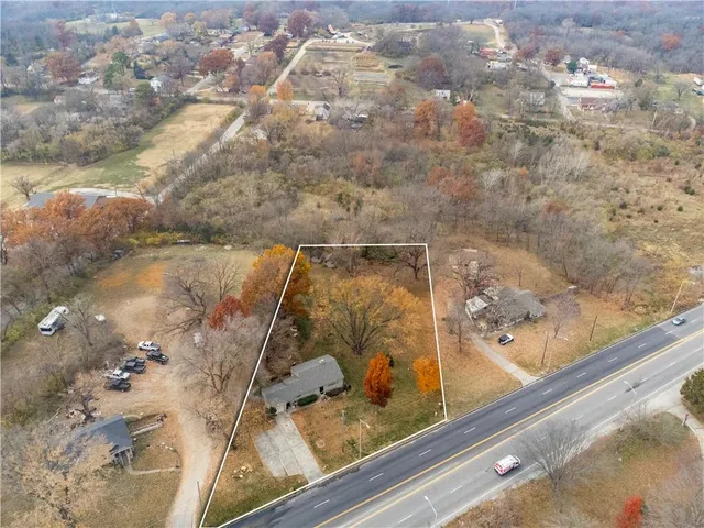 $179,900 | 6811 Blue Parkway, Kansas City, MO 64129