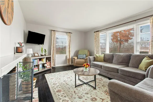 $179,900 | 6811 Blue Parkway, Kansas City, MO 64129