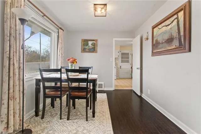 $179,900 | 6811 Blue Parkway, Kansas City, MO 64129