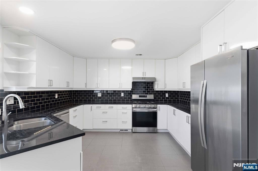 131 Haase Avenue Paramus, NJ 07652 - Photo 13 of 50