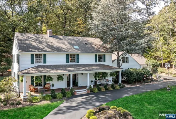 $1,729,000 | 220 Ottowa Lane, Franklin Lakes, NJ 07417