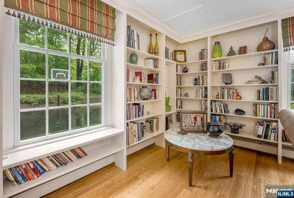 $1,729,000 | 220 Ottowa Lane, Franklin Lakes, NJ 07417