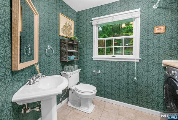 $1,729,000 | 220 Ottowa Lane, Franklin Lakes, NJ 07417