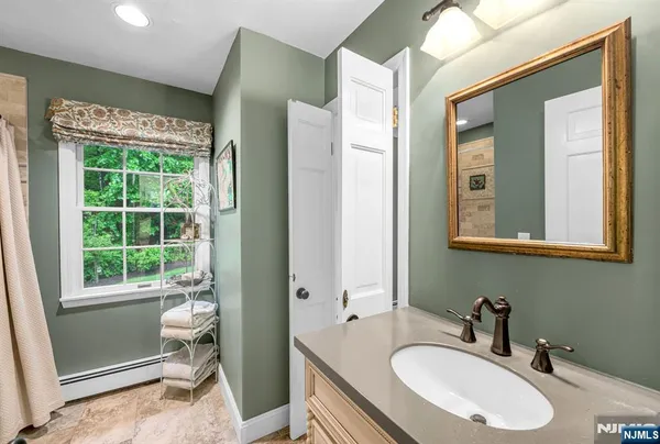 $1,729,000 | 220 Ottowa Lane, Franklin Lakes, NJ 07417