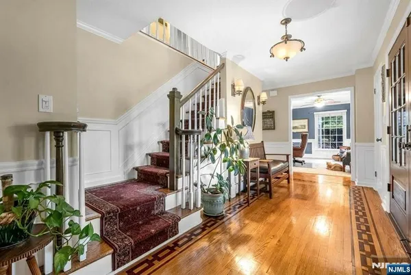 $1,729,000 | 220 Ottowa Lane, Franklin Lakes, NJ 07417