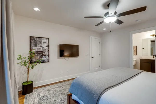 $6,995 | 1000 12th Avenue South, Nashville, TN 37203