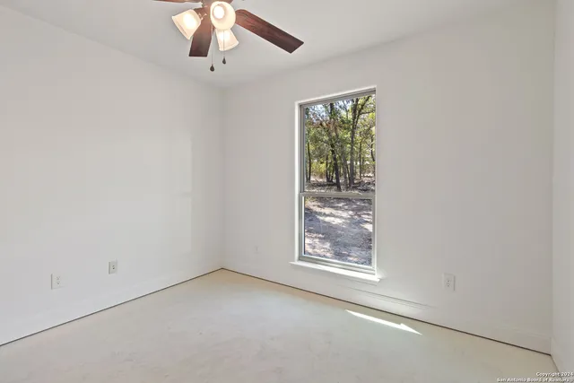 $2,950 | 140 Great Oaks Boulevard, La Vernia, TX 78121