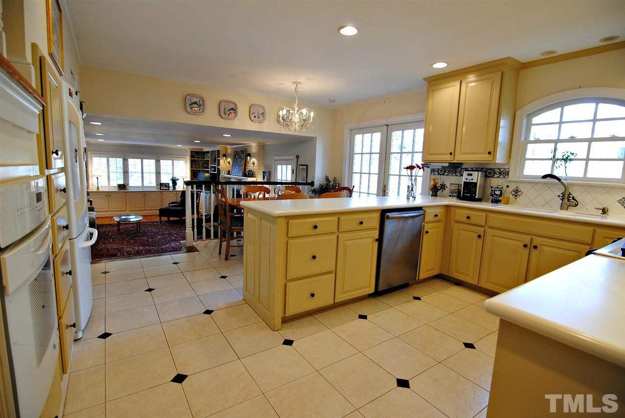 304 Foxhall Street Raleigh, NC 27609 - Photo 9 of 25 Kitchen