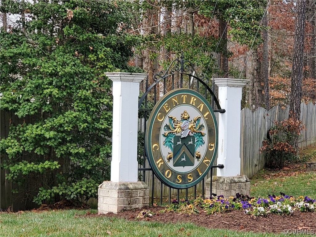 67 Chelsea Circle Aylett, VA 23009 - Photo 35 of 36 a front view of a house with garden