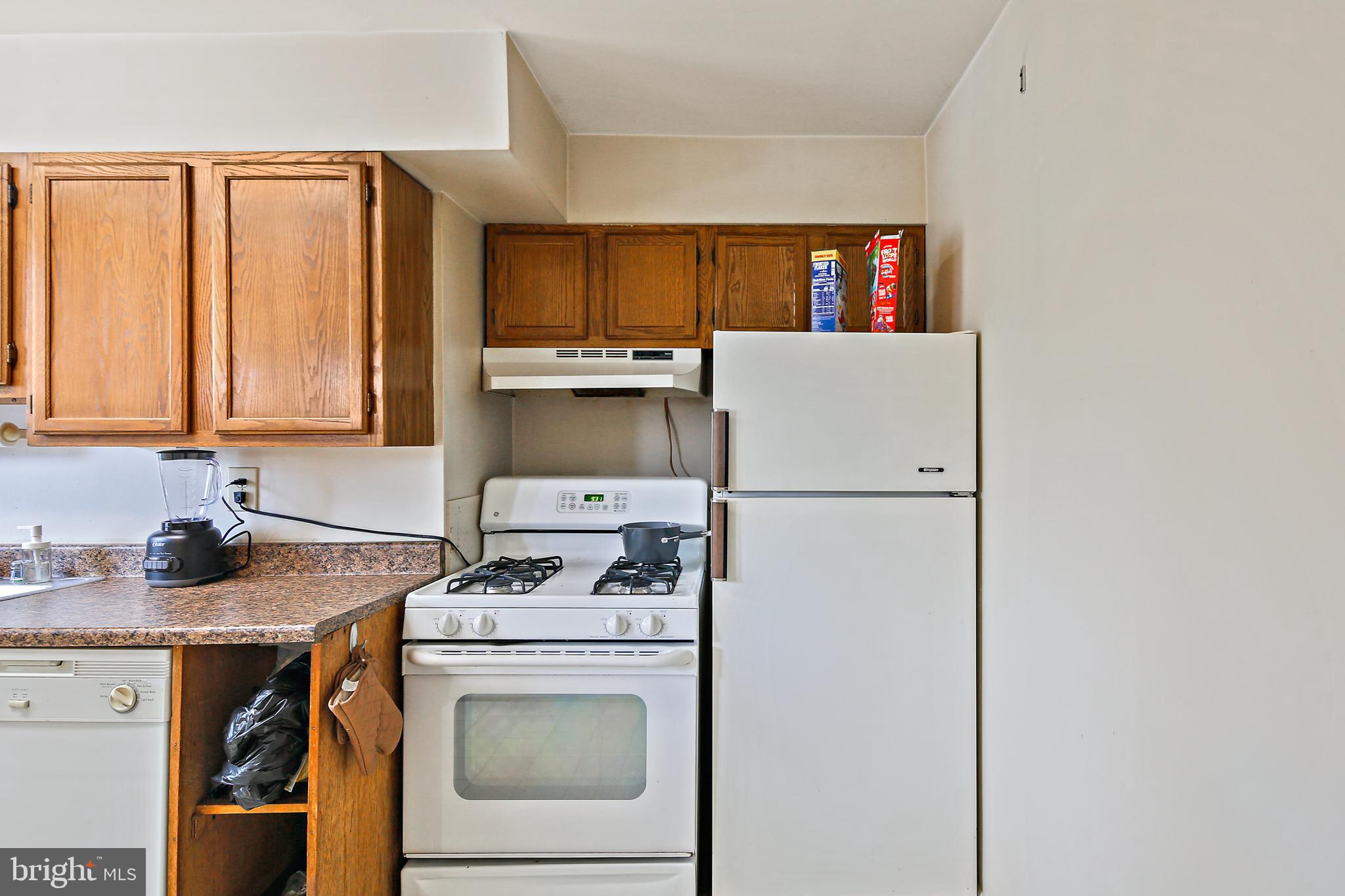 1250 Greystone Road Halethorpe, MD 21227 - Photo 14 of 39 Upper Level Apt 1 Kitchen w/ Gas Cooking