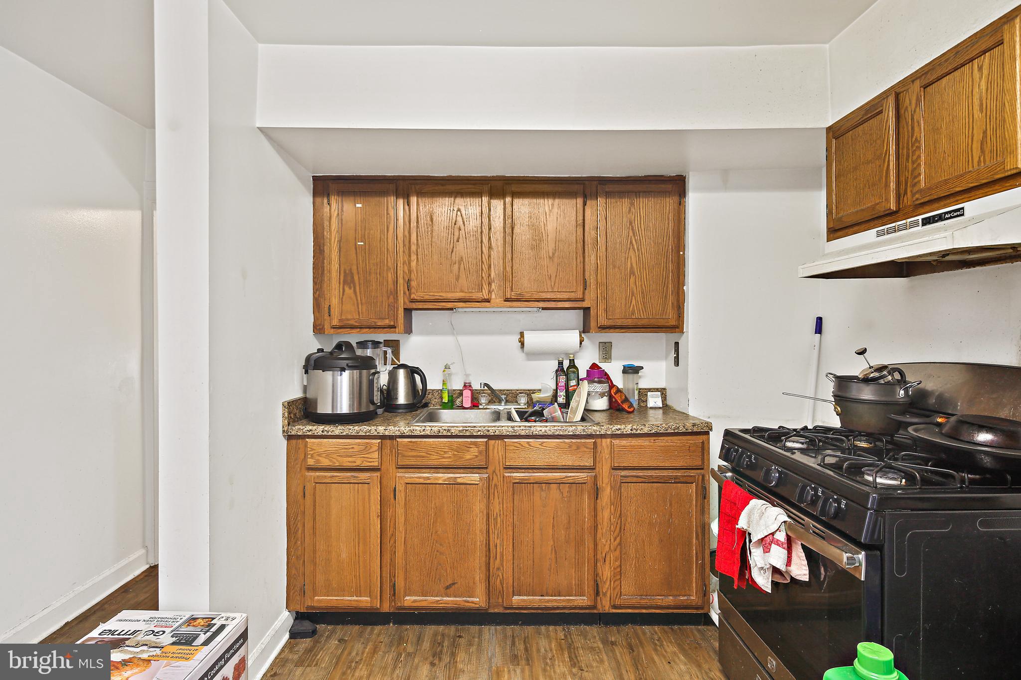 1250 Greystone Road Halethorpe, MD 21227 - Photo 27 of 39 Upper Level Apt 2 Kitchen w/Gas Cooking