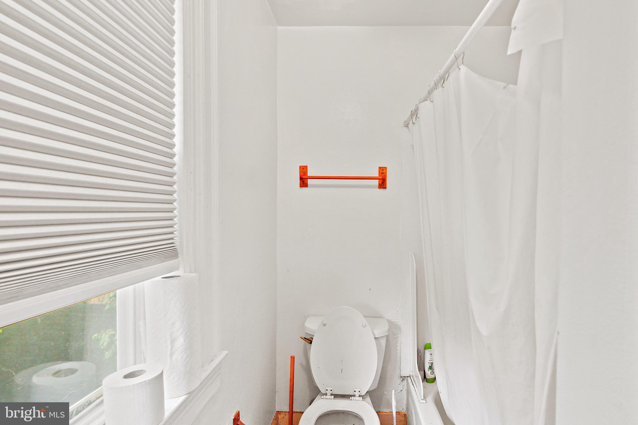 1250 Greystone Road Halethorpe, MD 21227 - Photo 33 of 39 Upper Level Apt 2 Full Bath w/tub-shower