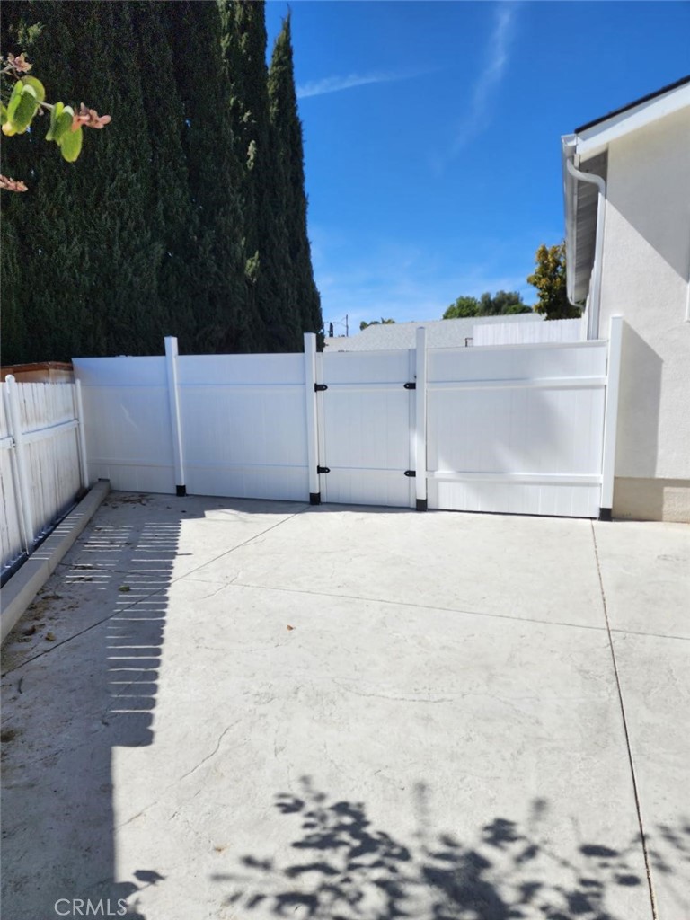 955 Brossard Drive Thousand Oaks, CA 91360 - Photo 17 of 19 a view of a refrigerator