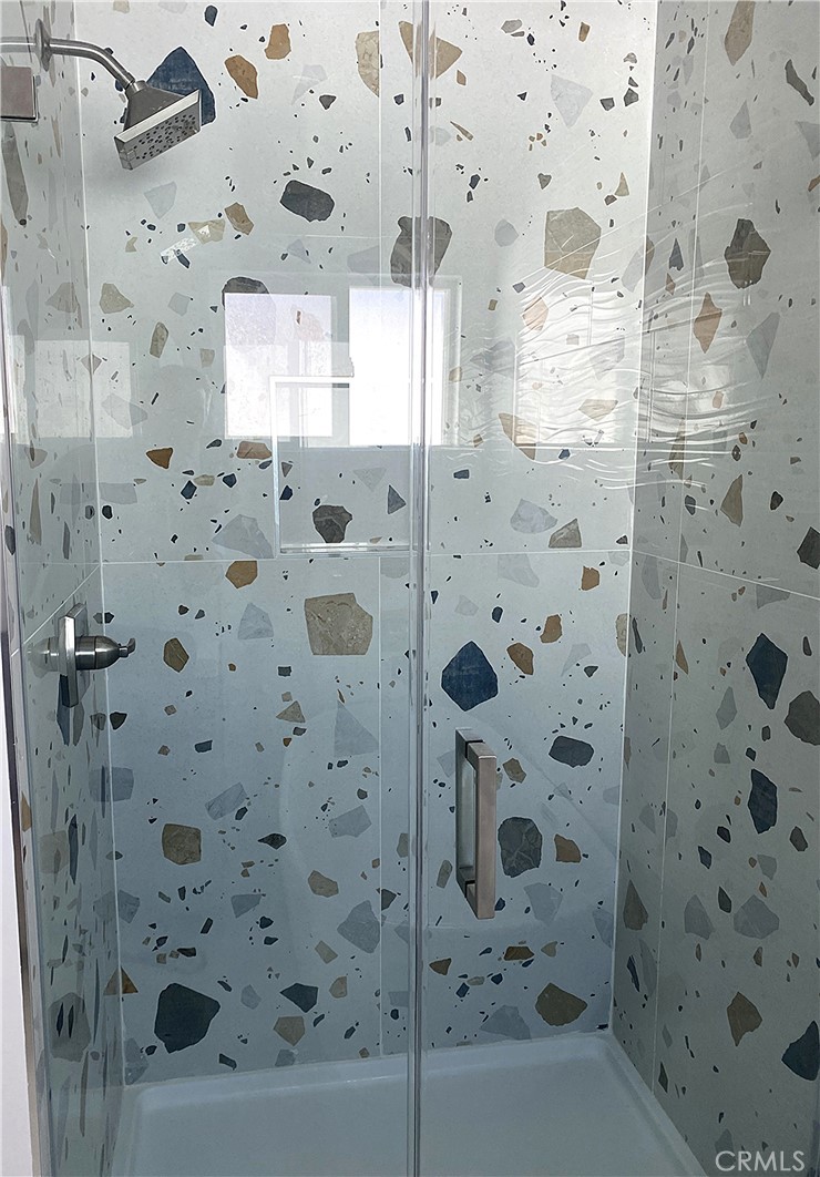 955 Brossard Drive Thousand Oaks, CA 91360 - Photo 9 of 19 a bathroom with a shower