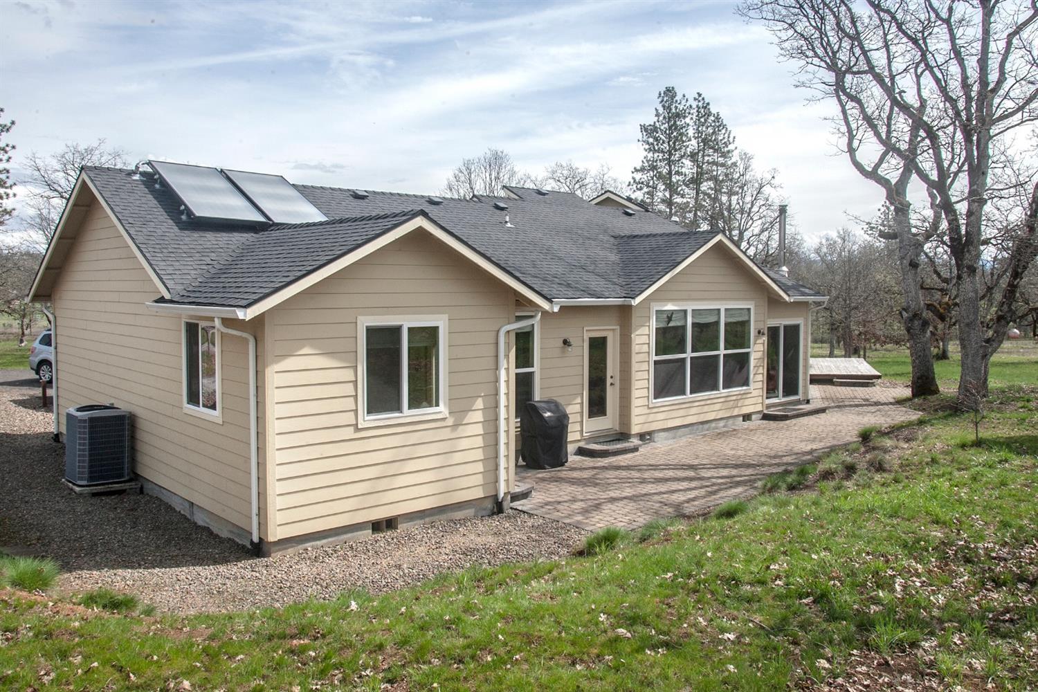 4727 Dodge Road White City, OR 97503 - Photo 6 of 25 Solar for hot water heater system