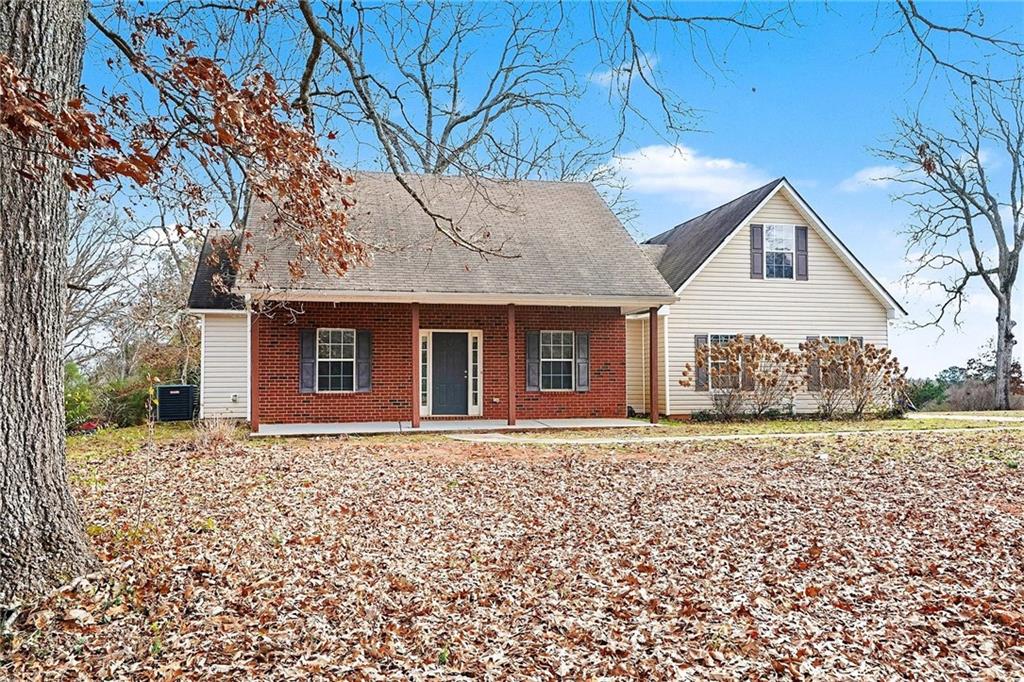 1558 Kilgore Road Griffin, GA 30223 - Photo 2 of 32 a front view of a house with a yard
