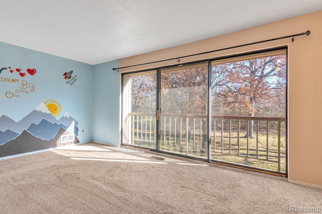 637 Oakbrook West Rochester, MI 48307 - Photo 21 of 45