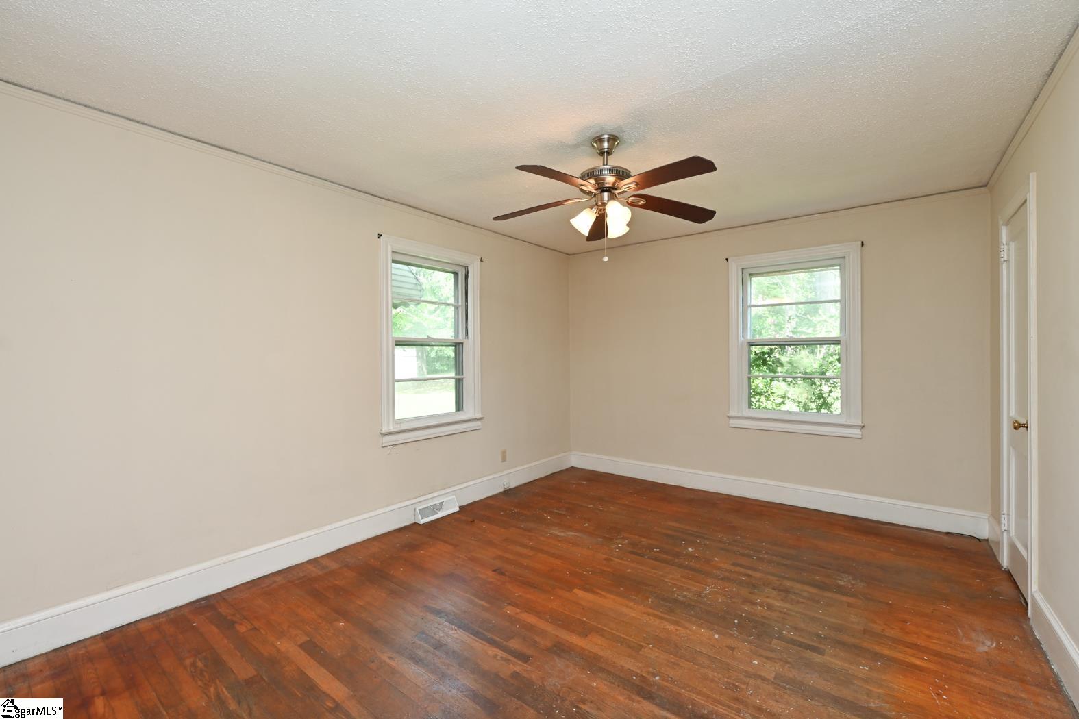 907 East Lee Road Taylors, SC 29687 - Photo 14 of 23 Gallery Image 14
