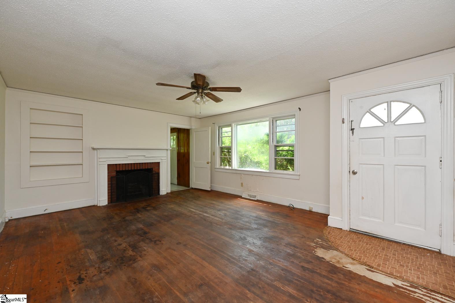 907 East Lee Road Taylors, SC 29687 - Photo 3 of 23 Gallery Image 3