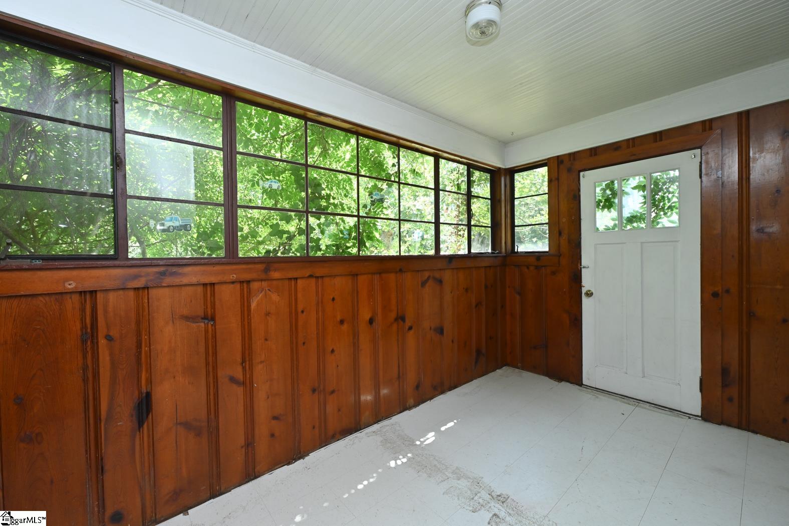 907 East Lee Road Taylors, SC 29687 - Photo 8 of 23 Gallery Image 8