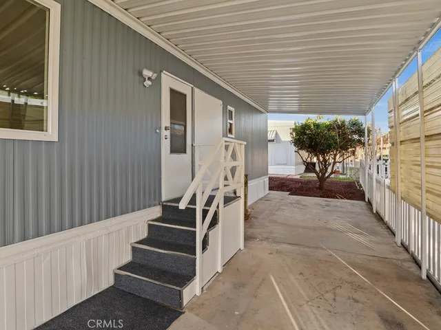 a view of entryway with a front door