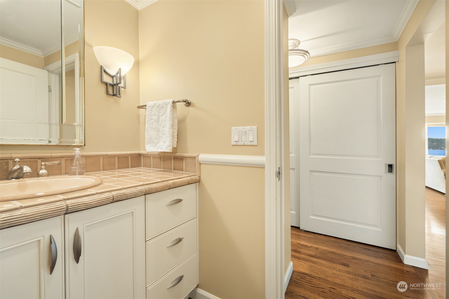 10664 Riviera Place Northeast Seattle, WA 98125 - Photo 11 of 37 Gallery Image 11