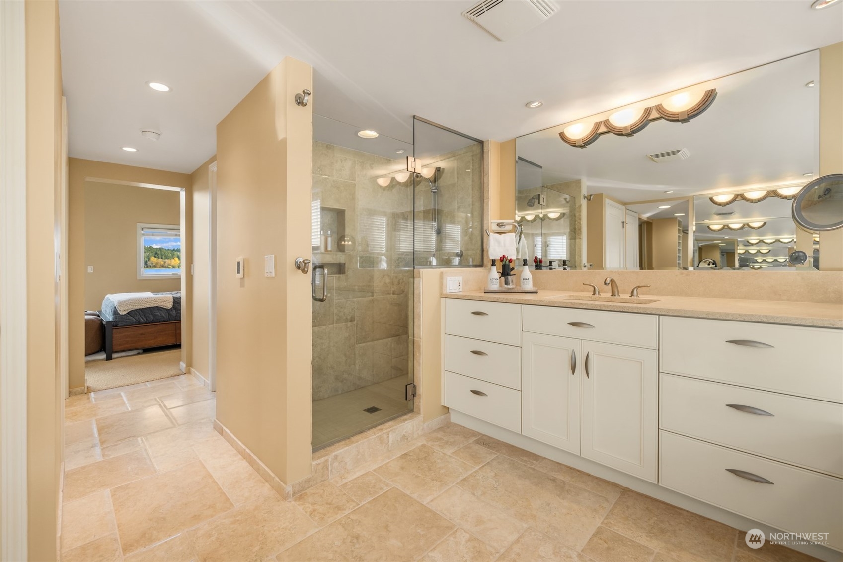 10664 Riviera Place Northeast Seattle, WA 98125 - Photo 19 of 37 Gallery Image 19