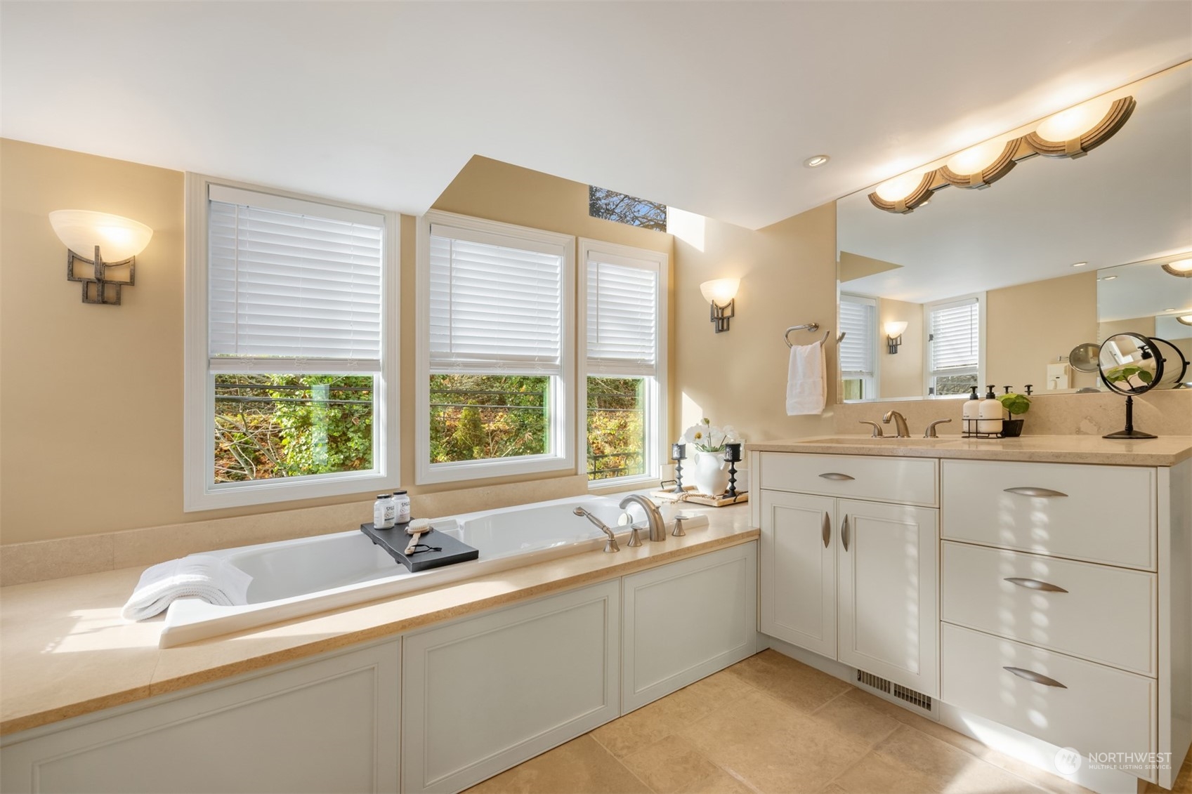 10664 Riviera Place Northeast Seattle, WA 98125 - Photo 20 of 37 Gallery Image 20