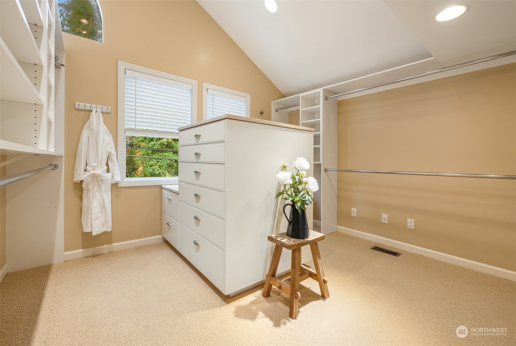 10664 Riviera Place Northeast Seattle, WA 98125 - Photo 21 of 37 Gallery Image 21