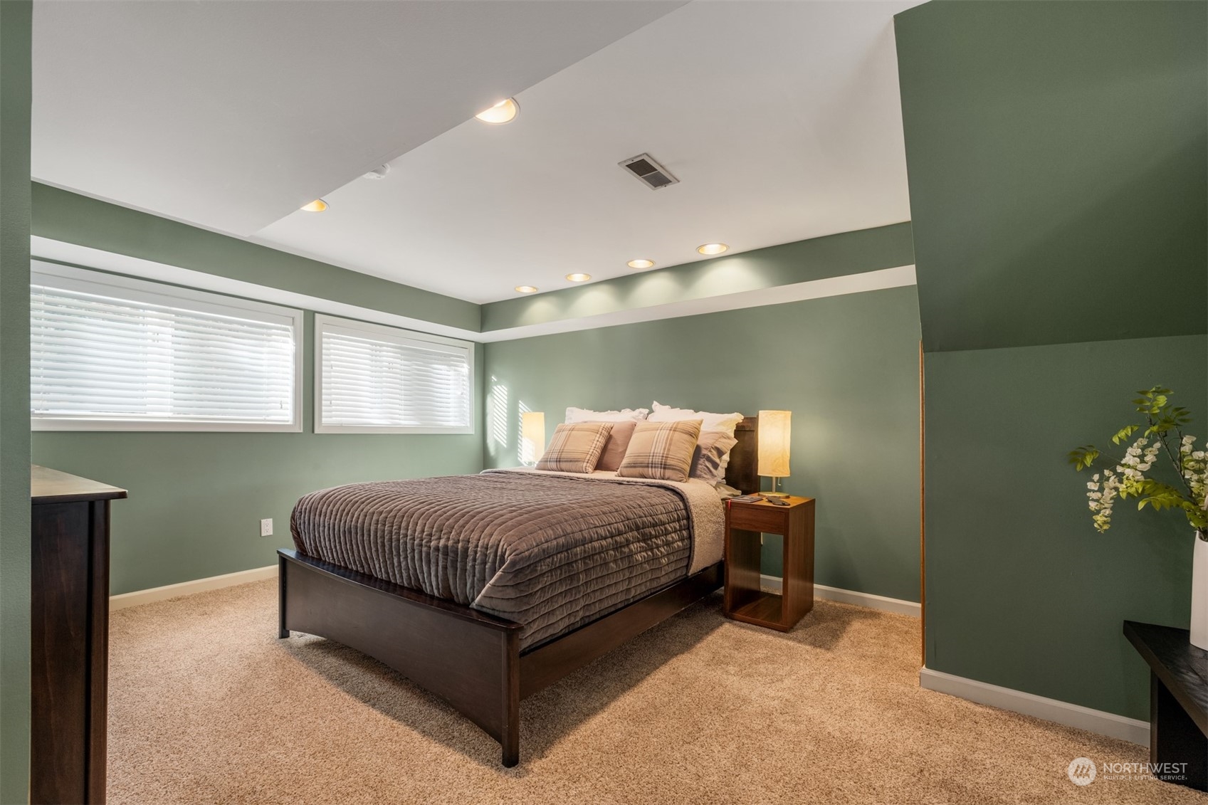 10664 Riviera Place Northeast Seattle, WA 98125 - Photo 28 of 37 Gallery Image 28